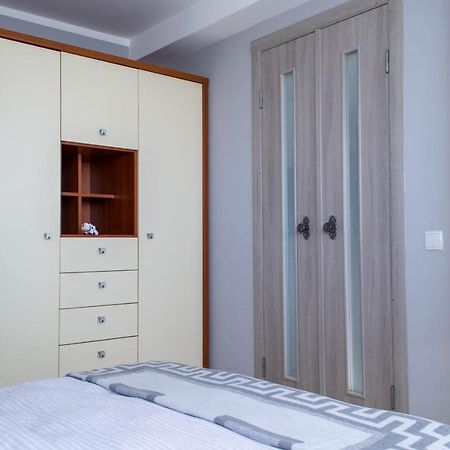 Cozy 2-Room Apartment On Zhvanetsky Boulevard Odessa Esterno foto