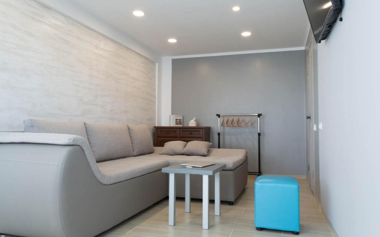 Cozy 2-Room Apartment On Zhvanetsky Boulevard Odessa Esterno foto